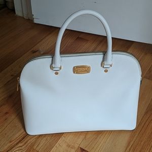 White Michael Kors should bag